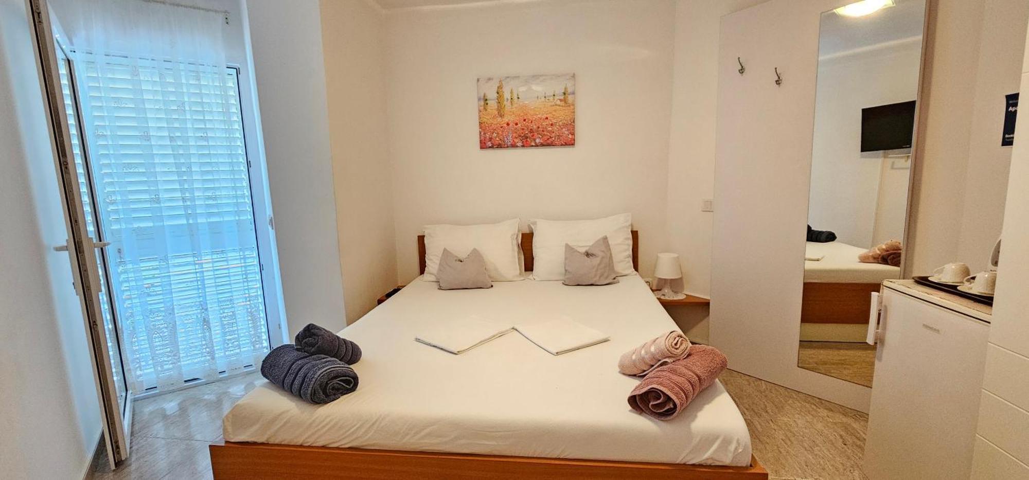 Apartment Tonci Novalja Buitenkant foto