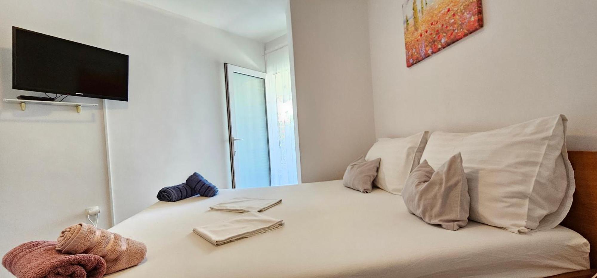 Apartment Tonci Novalja Buitenkant foto